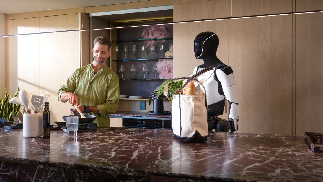 A person standing next to a robot

Description automatically generated