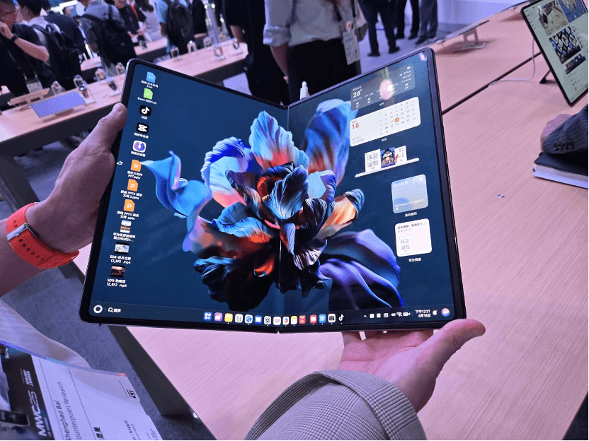 Huawei's MateBook Fold at MWC25