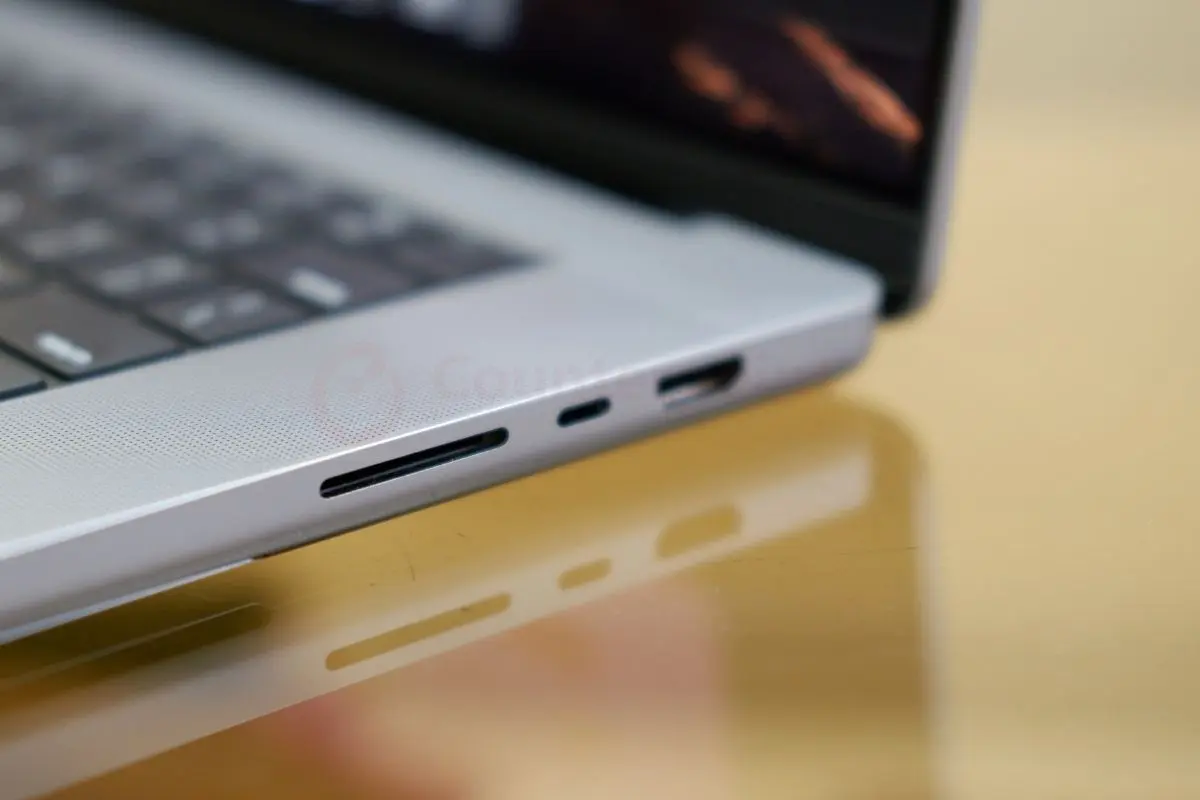counterpoint macbook pro 16 fi sd card slot