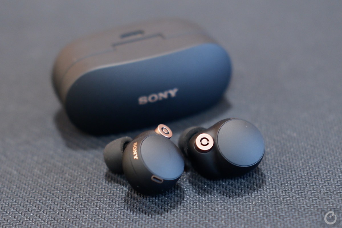 Sony WF-1000XM4 vs Apple AirPods Pro: Battle of the Best True Wireless  Earbuds - Counterpoint