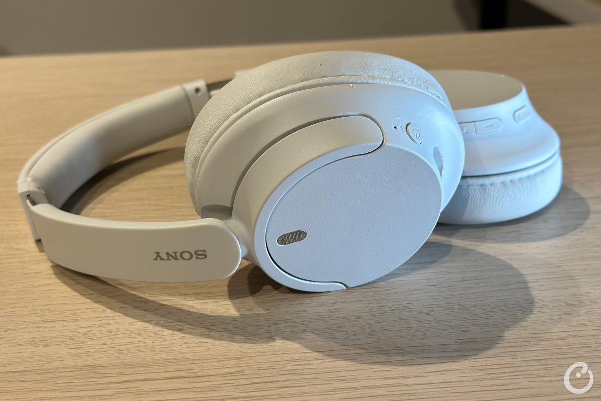 Sony WH-CH720NW Noise Canceling Wireless Bluetooth Headphones - Built-in  Microphone - up to 35 Hours Battery Life and Quick Charge - Matte White
